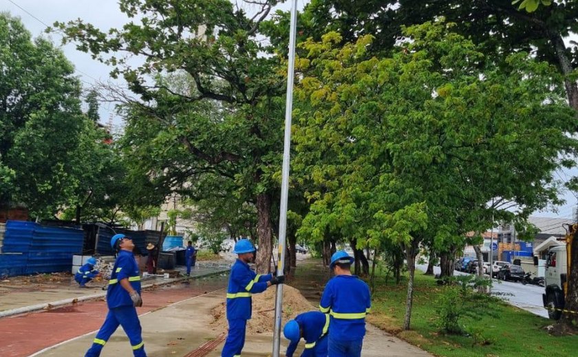 Obras avançam e Parque da Mulher ganha mais de 100 luminárias e projetores em Maceió