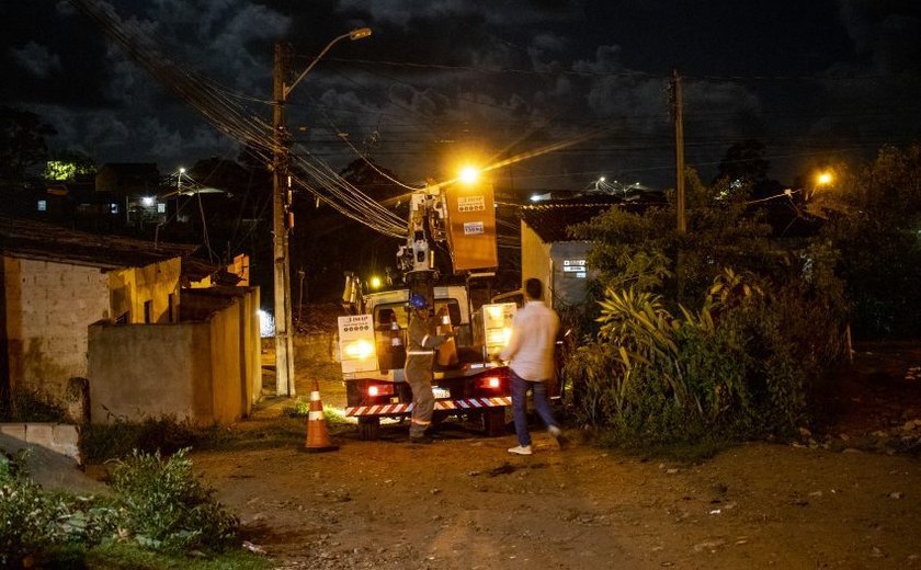 Maceió ganha mais 1.600 pontos de luz restabelecidos em mutirões da Sima