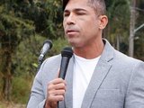 Partido decide expulsar prefeito que defendeu 'castrar meninas' para controle populacional