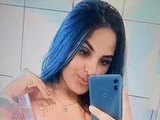 Mulher é morta a facadas com filha no colo; marido preso é suspeito