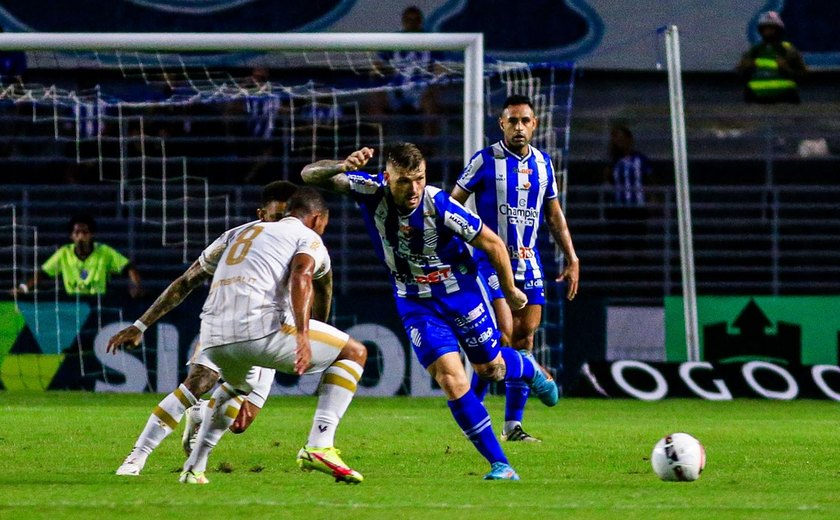 Em jogo atrasado, CSA faz partida fraca e fica apenas no 1 a 1 com o Criciúma, no Rei Pelé