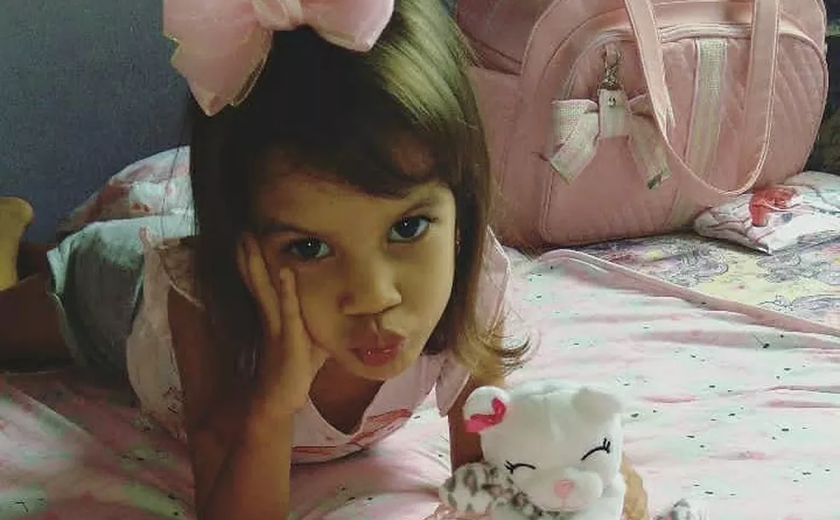 Menina de 5 anos espancada pelo pai e madrasta morreu de tromboembolismo pulmonar, afirma IML