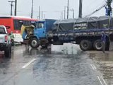 Pane em caminhão bloqueia Via Expressa em Maceió