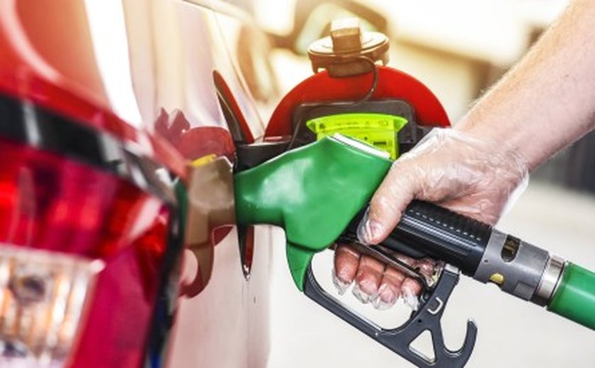 Preço da gasolina sobe pela 4ª semana seguida e marca novo recorde