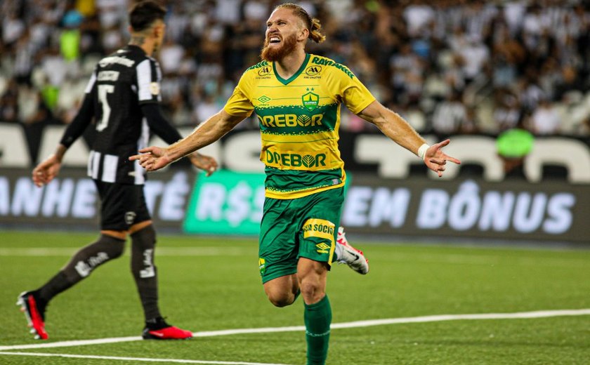 Cuiabá vence o Botafogo no Estádio Nilton Santos e bota pressão no líder