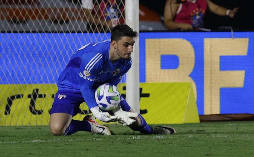 São Paulo perde pênalti e empate tira o Vasco do Z-4