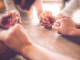 Estudo afirma que oração influencia na saúde; você acredita?