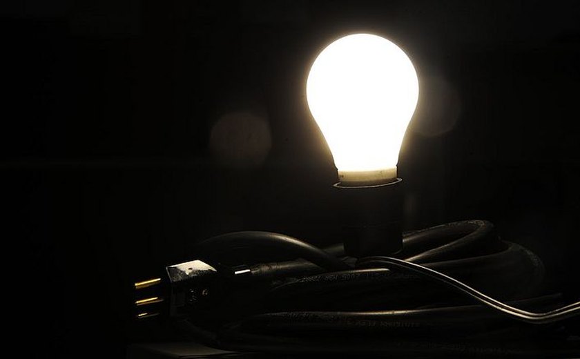 Luz deve subir 19% em 2022, diz levantamento; seca é maior responsável