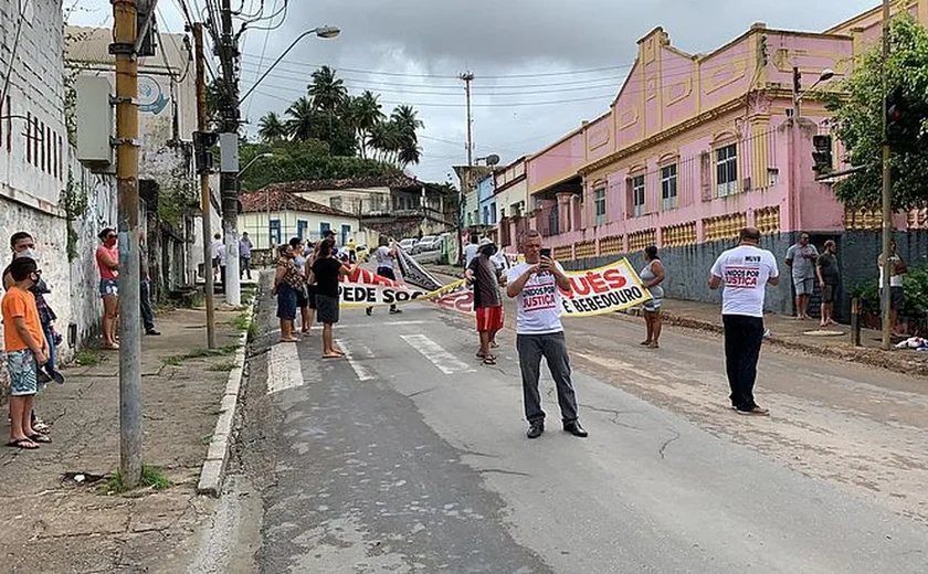 Moradores bloqueiam vias em Bebedouro em protesto por realocação