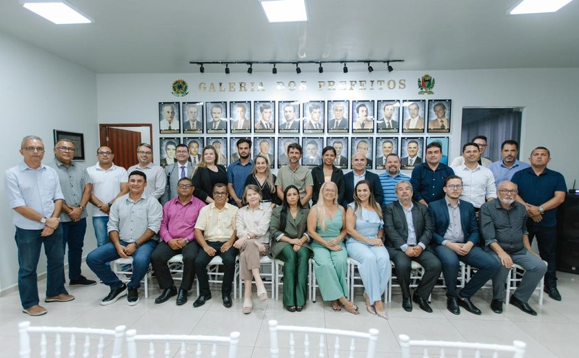 Junior Menezes anuncia secretariado e realiza primeira reunião de governo