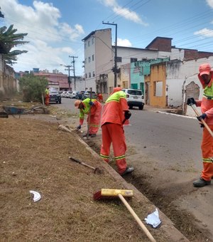 Prefeitura de Maceió realiza mutirão de limpeza nos bairros de Bebedouro e Pinheiro