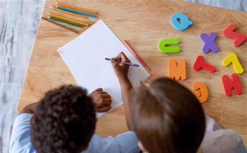 Mais de 50% das crianças do 2º ano do fundamental não conseguem ler