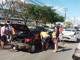 Colisão envolvendo caminhão, dois carros e duas motos deixa três pessoas feridas no Benedito Bentes