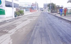 Antes da Avenida Brigadeiro Eduardo Gomes de Mello.