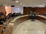 Bolsonaro interrompe general Heleno 'para não vazar' ação da Abin