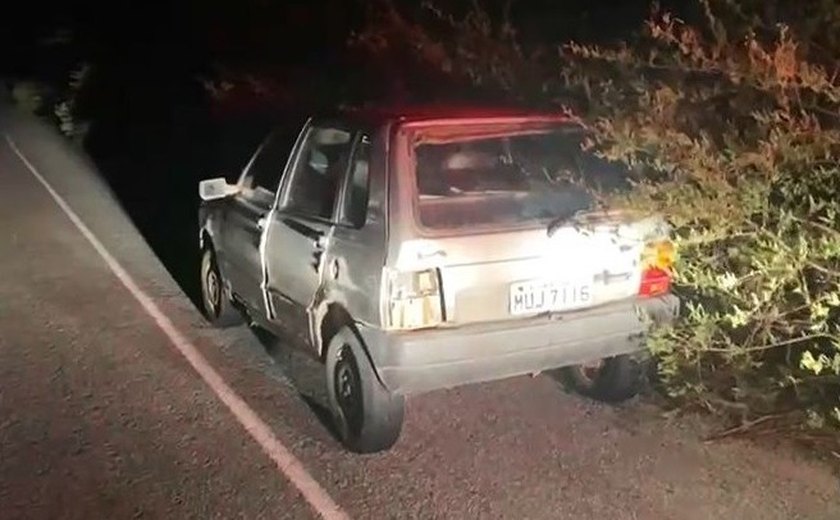 Corpo de homem é encontrado dentro de mala de carro em Delmiro Gouveia