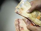 Auxílio Brasil é pago nesta terça a cadastrados com NIS final 6; veja calendário