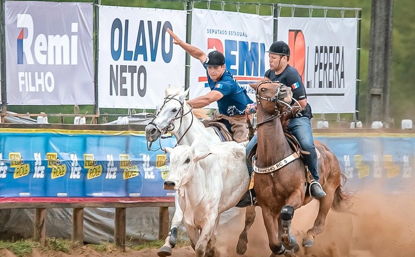 Olavo Neto e Remi Filho prestigiam e competem na 6ª edição da Grande Vaquejada de Murici