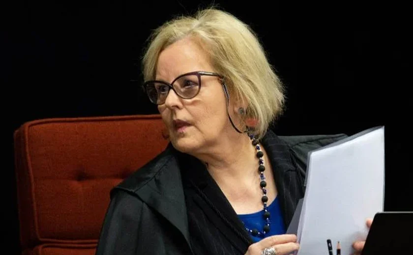 Rosa Weber dá 10 dias para Bolsonaro explicar perdão a Silveira