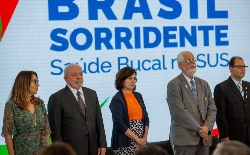 Lula lança Brasil Sorridente que torna obrigatório atendimento odontológico no SUS