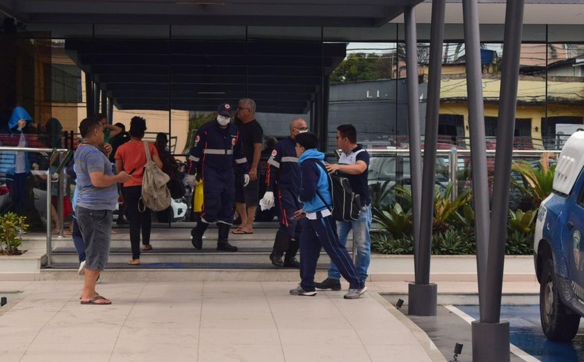 Adolescente de 12 anos ataca professora e alunos em escola particular de Manaus