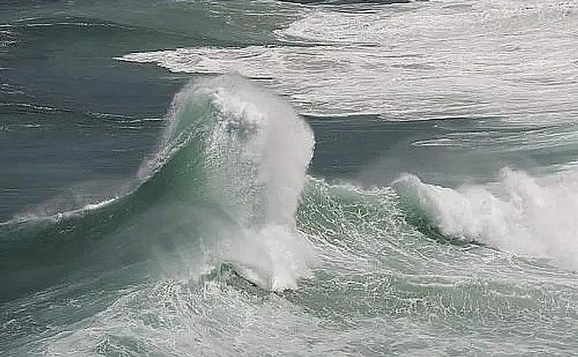 Marinha alerta para ventos intensos e possível ressaca com ondas de até 2,5m em AL