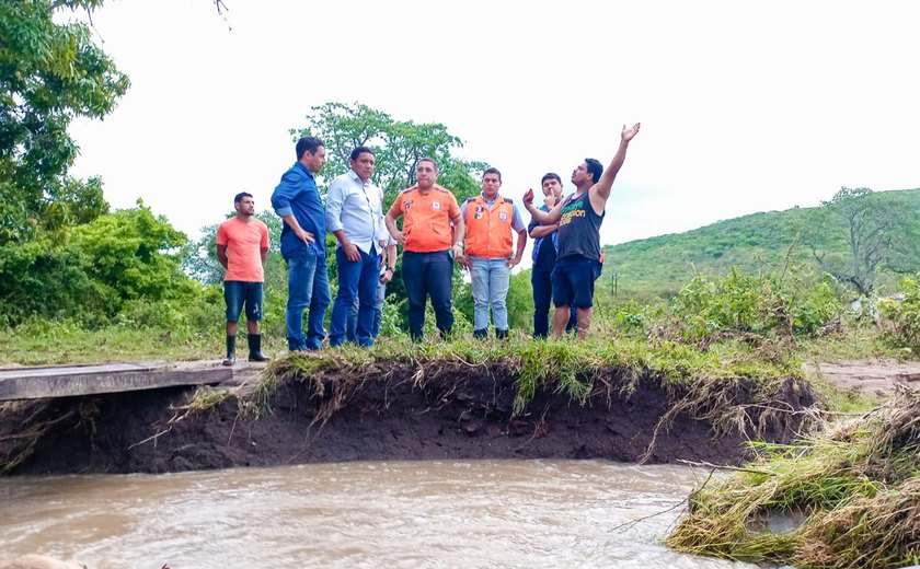 Mais duas comunidades ficam ilhadas em Palmeira dos Índios por causa das fortes chuvas