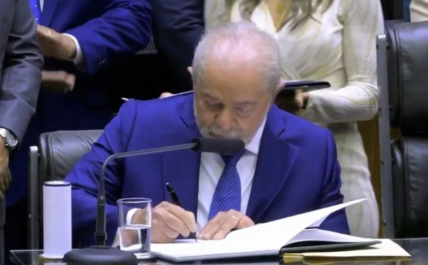 Presidente Lula assina reforma do IR: isenção para até R$ 5 mil e expectativa de injeção de R$ 28 bi na economia