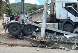 Servidora da Educação morre após ser atingida por caminhão na contramão em Palmeira dos Índios
