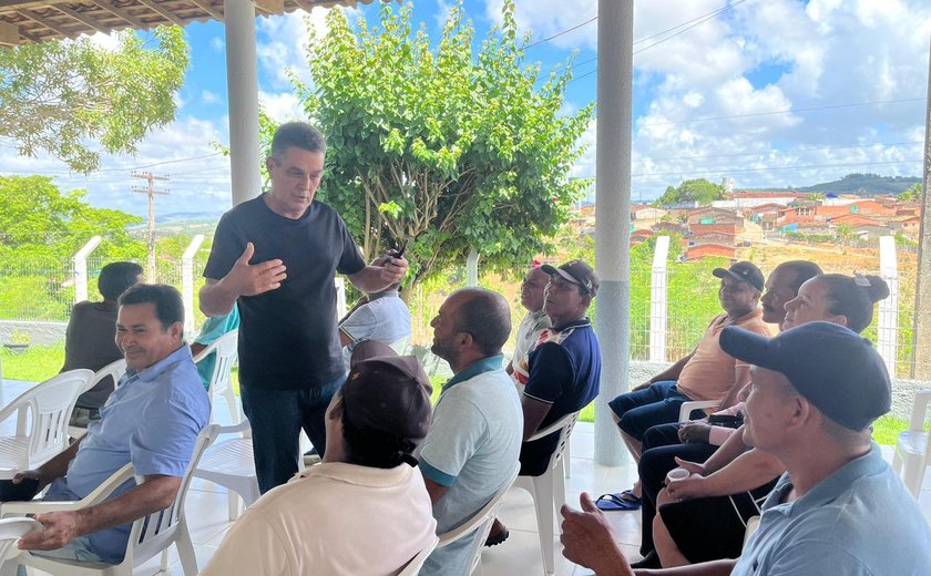 Prefeito de Branquinha se reúne com agricultores para alinhar fornecimento de alimentos da merenda escolar