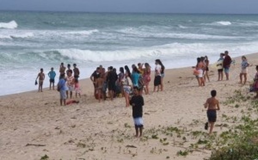 Corpo em avançado estado de decomposição é encontrado boiando no Pontal da Barra