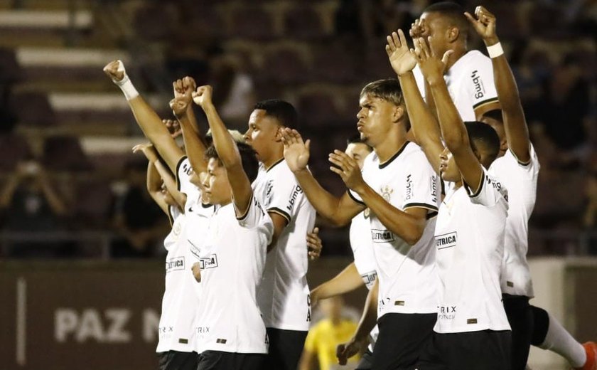 Zumbi faz bom jogo, mas não resiste e perde para o Corinthians: 4 a 0