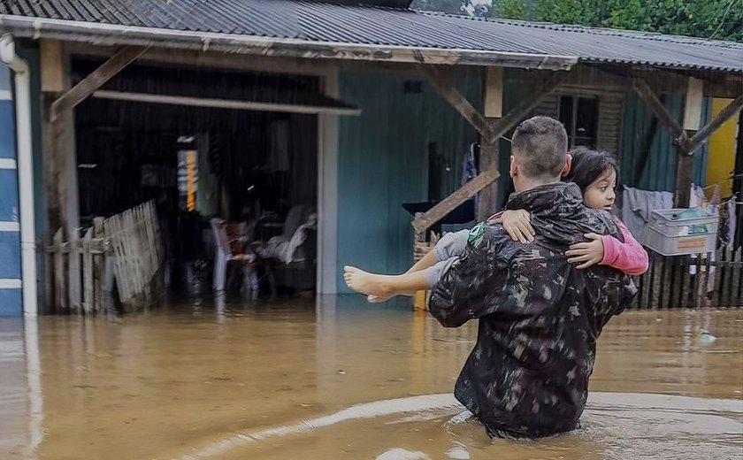 Lula anuncia R$ 1 bilhão do BNDES para o Rio Grande do Sul