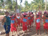 Crianças fazem replantio em área do Bandeira Azul