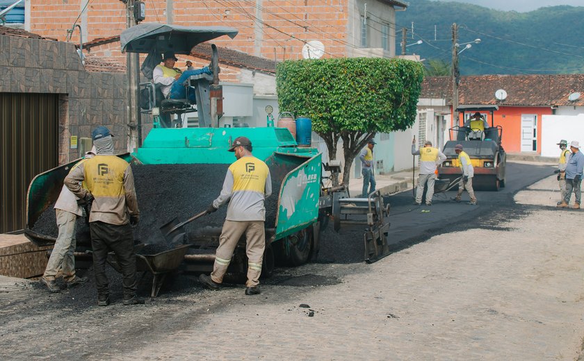 Obras de asfalto avançam em União dos Palmares com o Programa Pró-Estrada; Cohab Nova é o bairro da vez