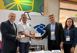 Prefeito de Branquinha participa de Caravana Federativa e recebe equipamentos da Receita Federal