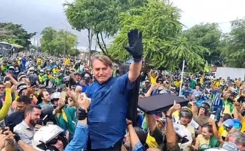 Bolsonaro desembarca em Maceió nesta 2ª; apoiadores organizam grande recepção