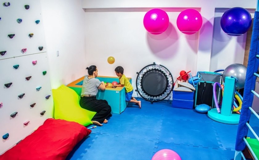 Terapia Ocupacional promove autonomia e desenvolvimento para assistidos na Casa do Autista de Maceió