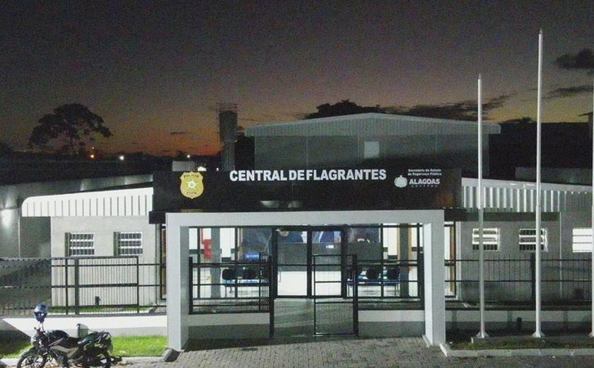 Motorista avança contra blitz, bate em muro de escola e é preso por embriaguez em Maceió