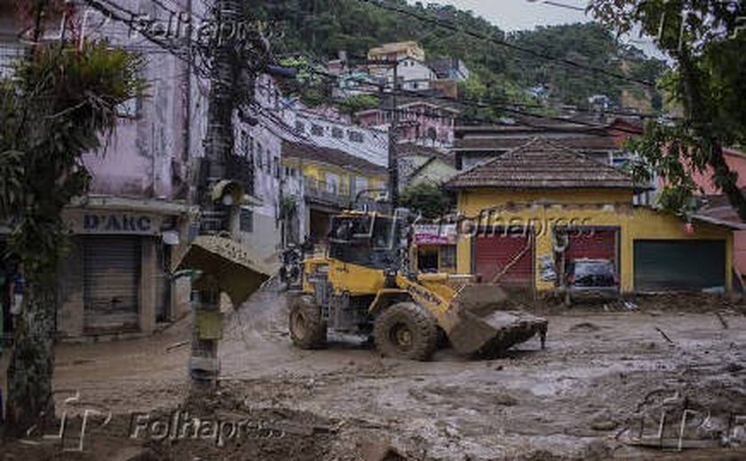 Comércio de Petrópolis reabre lojas e conta os prejuízos