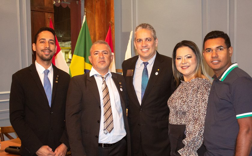 Rotarianos recebem o Governador Distrital em solenidade de transmissão de cargo do Presidente do Rotary e Rotaract Club