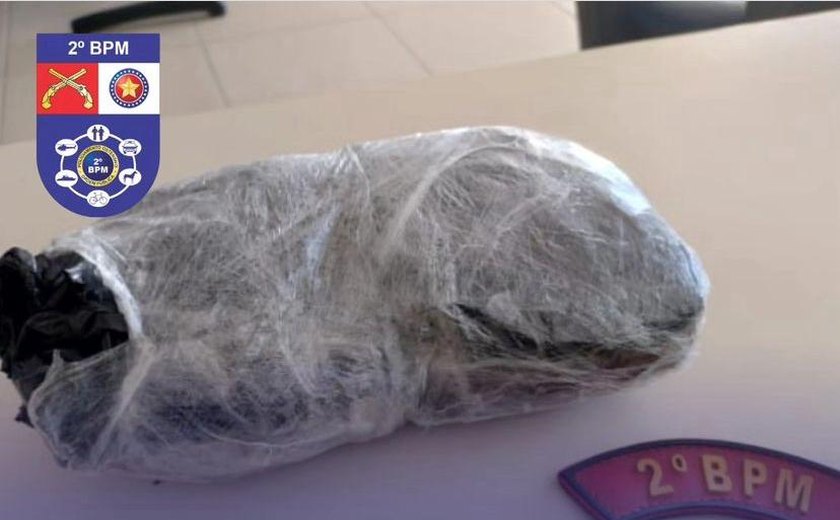 Polícia encontra drogas em residência e prende três pessoas em Ibateguara; criança de 4 anos estava no local