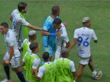 Cruzeiro vence o galo com gol contra no fim