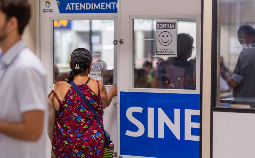 Sine encaminhou mais de 2,7 mil profissionais para entrevistas no 1° semestre de 2022