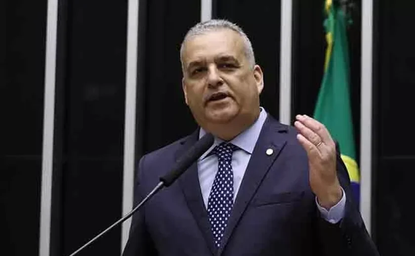 Deputado alagoano critica desfile da Vai-Vai por “demonizar” polícia