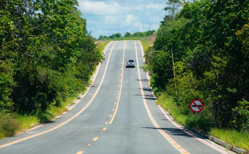 Governo de Alagoas injeta R$ 65,5 milhões na Barra de Santo Antônio, impulsionando infraestrutura e turismo local.