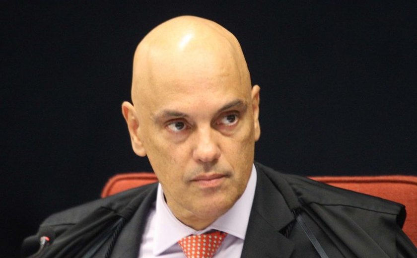 Ministro Alexandre de Moraes autoriza PF a marcar depoimento de presidente