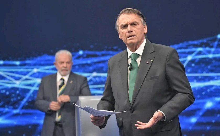 Bolsonaro quer impedir prefeituras de oferecem transporte para o eleitor no dia da votação