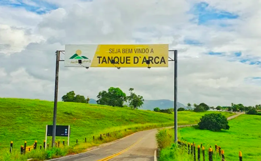 Médico em surto psiquiátrico assusta moradores ao sair armado nas ruas de Tanque D´Arca