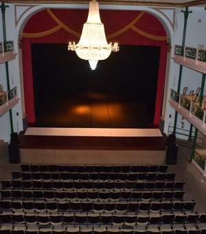 111 anos do Teatro Deodoro: Diteal convida educadores para o Projeto Escola, que garante entrada gratuita de alunos nos espetáculos